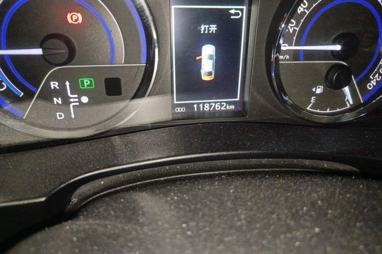 Used Toyota Levin 2016 Dual-Engine 1.8H GS E-CVT Elite Model with Sunroof Odometer Close Up