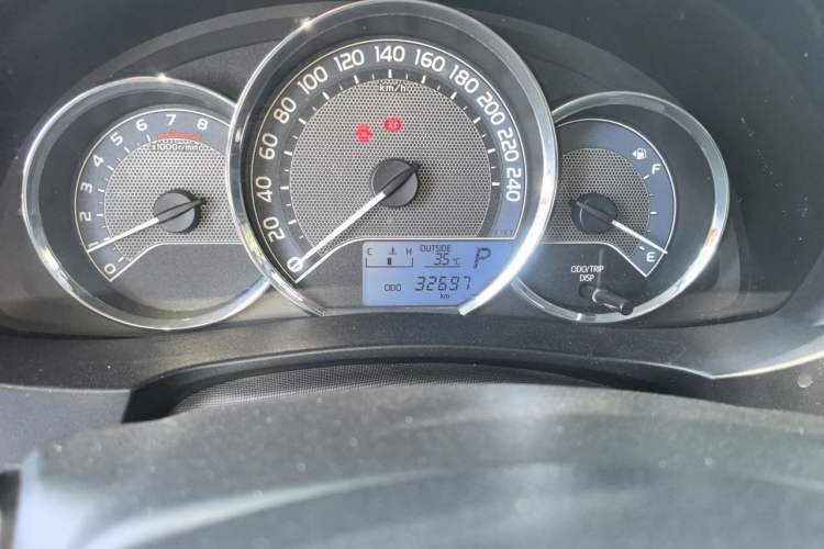 Used Toyota Levin 2016 1.6G-L CVT Leading Edition Odometer Close Up