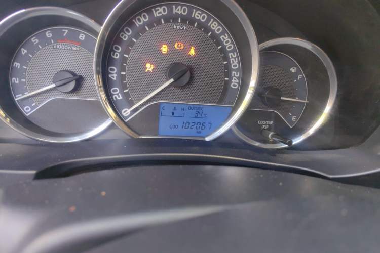 Used Toyota Levin 2016 1.6E Manual New Edition Odometer Close Up