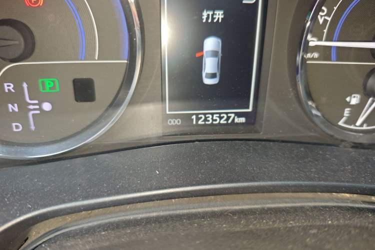 Used Toyota Levin 2016 Dual-Engine 1.8H GS E-CVT Elite Model with Sunroof Odometer Close Up