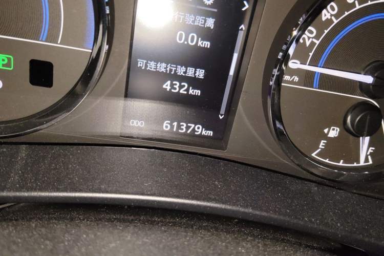 Used Toyota Levin 2016 Dual-Engine 1.8H GS E-CVT Elite Model with Sunroof Odometer Close Up