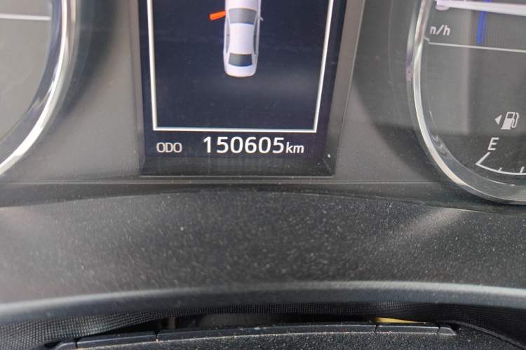 Used Toyota Levin 2016 Dual-Engine 1.8H GS E-CVT Elite Model with Sunroof Odometer Close Up