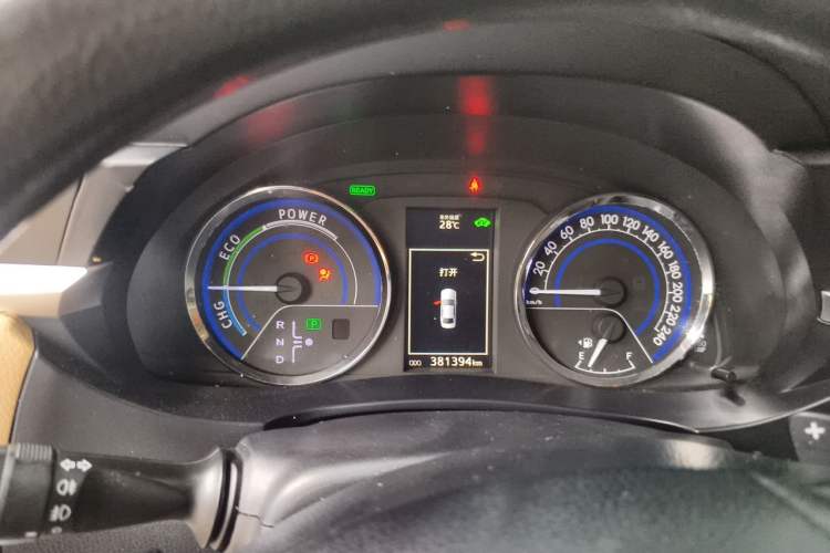 Used Toyota Levin 2016 Dual-Engine 1.8H GS E-CVT Elite Model with Sunroof Odometer Close Up