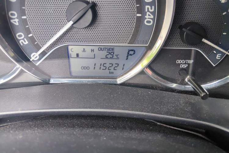 Used Toyota Levin 2016 1.6G CVT Elite Edition Odometer Close Up