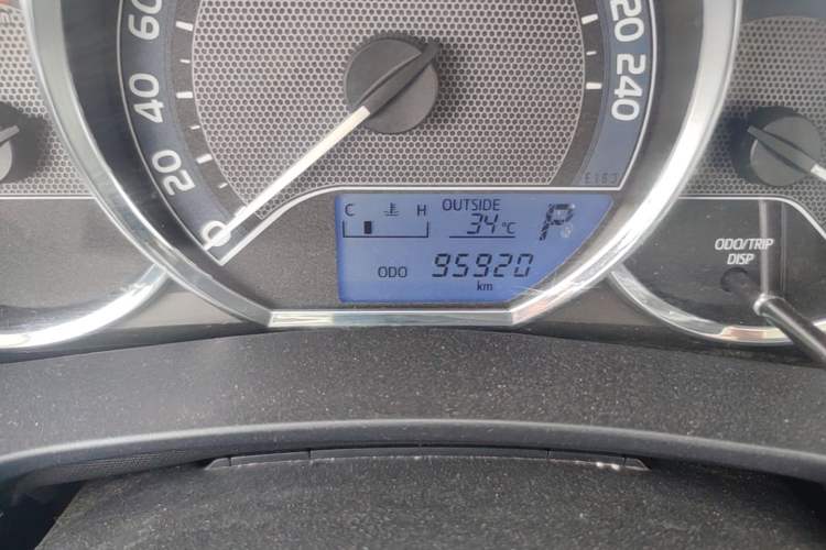 Used Toyota Levin 2016 1.6G CVT Elite Edition Odometer Close Up