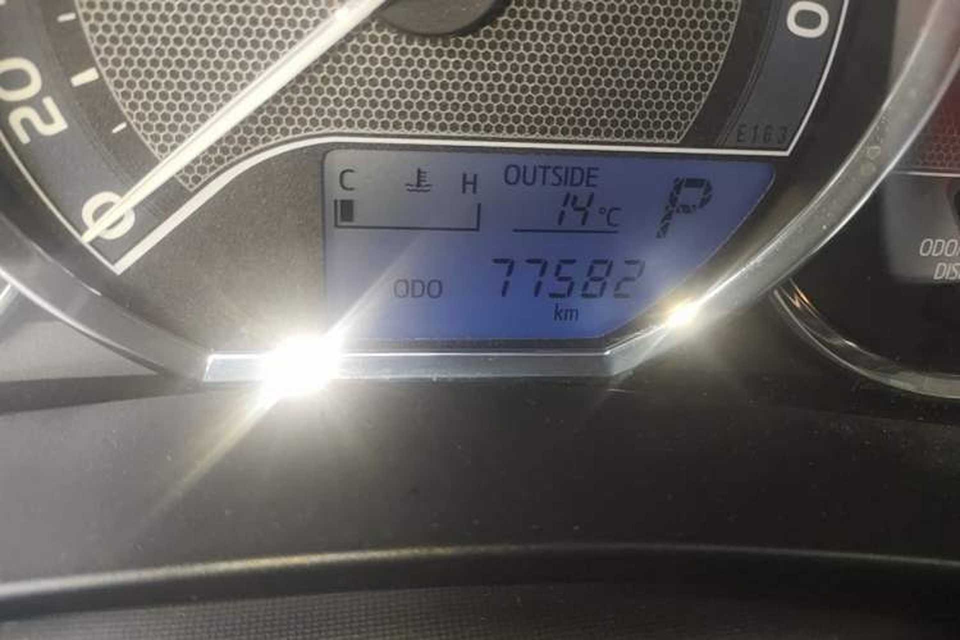 Used Toyota Levin 2016 1.6G CVT Elite Edition Odometer Close Up