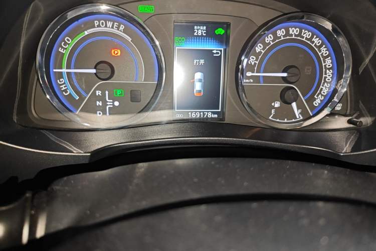 Used Toyota Levin 2016 Dual-Engine 1.8H GS E-CVT Elite Model with Sunroof Odometer Close Up