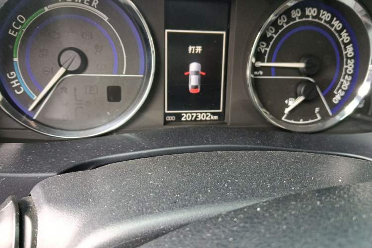 Used Toyota Levin 2016 Dual-Engine 1.8H GS E-CVT Elite Model with Sunroof Odometer Close Up