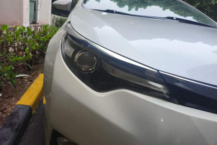 Used Toyota Levin 2016 1.6G CVT Elite Edition Right Front Headlight