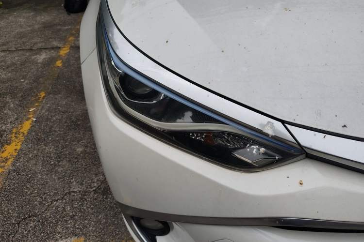 Used Toyota Levin 2016 Dual-Engine 1.8H GS E-CVT Elite Model with Sunroof Right Front Headlight