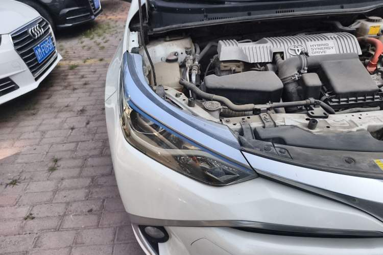 Used Toyota Levin 2016 Dual-Engine 1.8H GS E-CVT Elite Model with Sunroof Right Front Headlight
