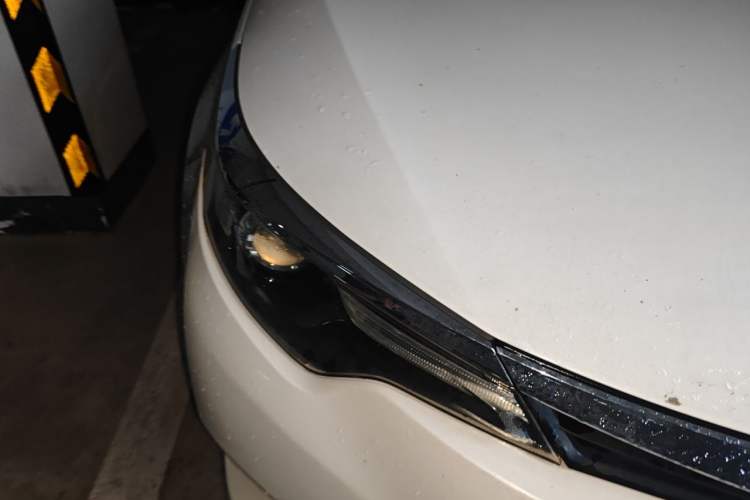 Used Toyota Levin 2016 1.6G CVT Elite Edition Right Front Headlight