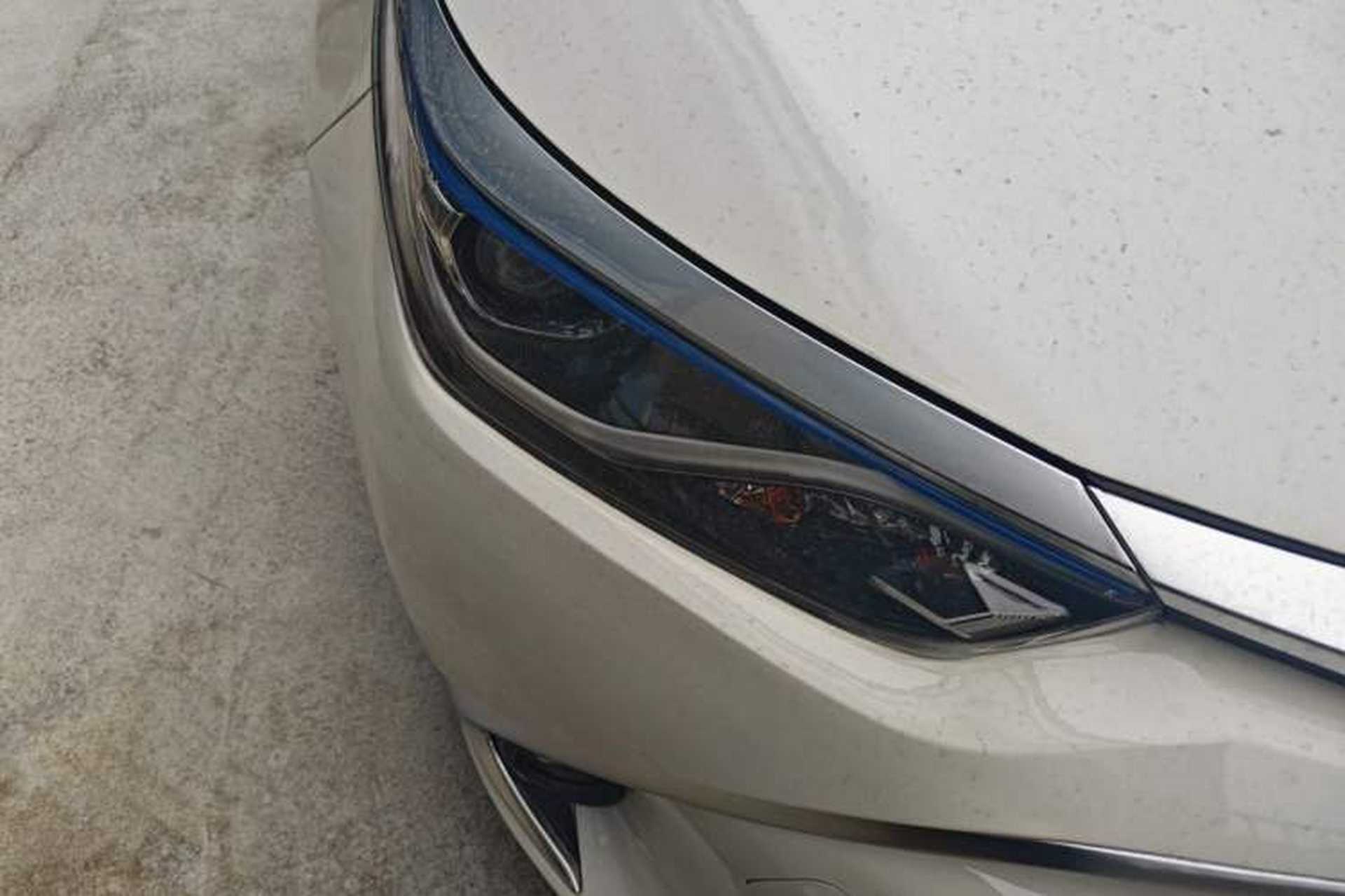 Used Toyota Levin 2016 Dual-Engine 1.8H GS E-CVT Elite Model with Sunroof Right Front Headlight
