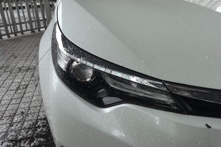 Used Toyota Levin 2016 1.6G CVT Elite Edition Right Front Headlight