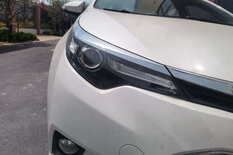 Used Toyota Levin 2016 1.6G CVT Elite Edition Right Front Headlight