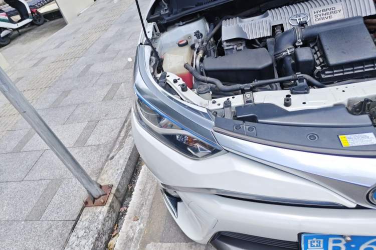 Used Toyota Levin 2016 Dual-Engine 1.8H GS E-CVT Elite Model with Sunroof Right Front Headlight