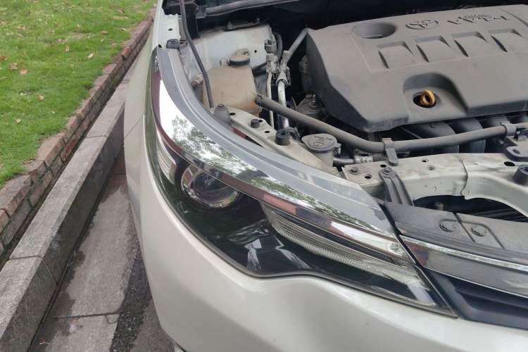 Used Toyota Levin 2016 1.6G CVT Elite Edition Right Front Headlight