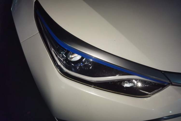 Used Toyota Levin 2016 Dual-Engine 1.8H GS-L E-CVT Leading Edition Right Front Headlight