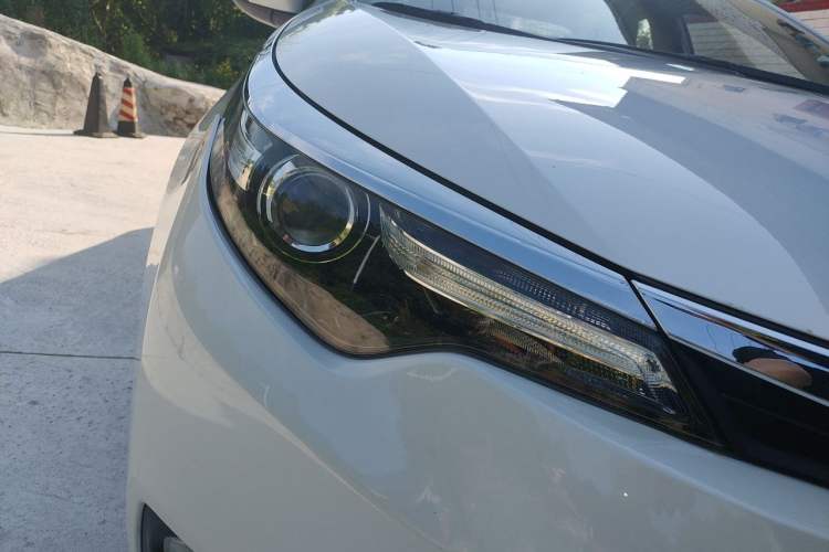 Used Toyota Levin 2016 1.6G CVT Elite Edition Right Front Headlight