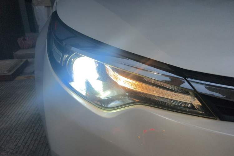 Used Toyota Levin 2016 1.6G CVT Elite Edition Right Front Headlight