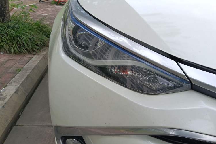 Used Toyota Levin 2016 Dual-Engine 1.8H GS E-CVT Elite Model with Sunroof Right Front Headlight
