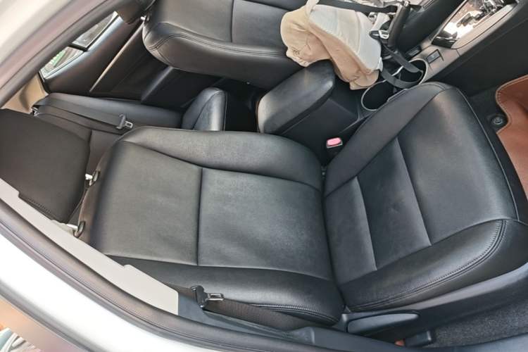 Used Toyota Levin 2016 1.6G CVT Elite Edition Right Front Seat