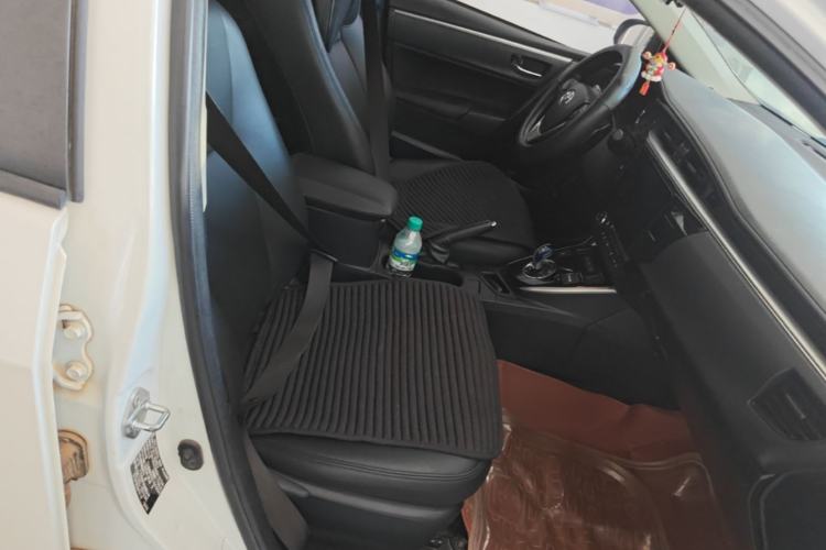 Used Toyota Levin 2016 Dual-Engine 1.8H GS E-CVT Elite Model with Sunroof Right Front Seat
