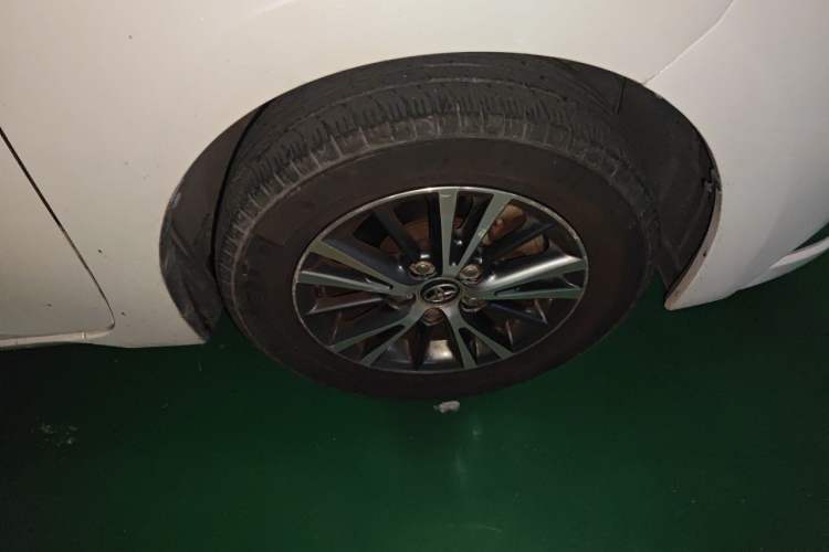 Used Toyota Levin 2016 Dual-Engine 1.8H GS E-CVT Elite Model with Sunroof Right Front Wheel Hub