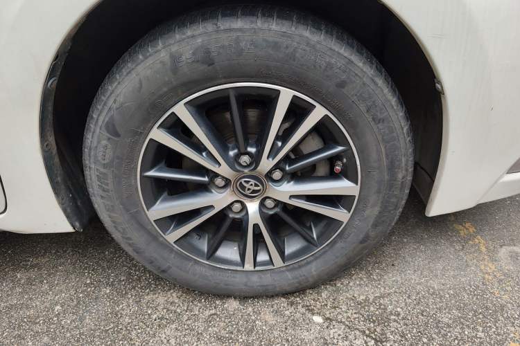 Used Toyota Levin 2016 Dual-Engine 1.8H GS E-CVT Elite Model with Sunroof Right Front Wheel Hub