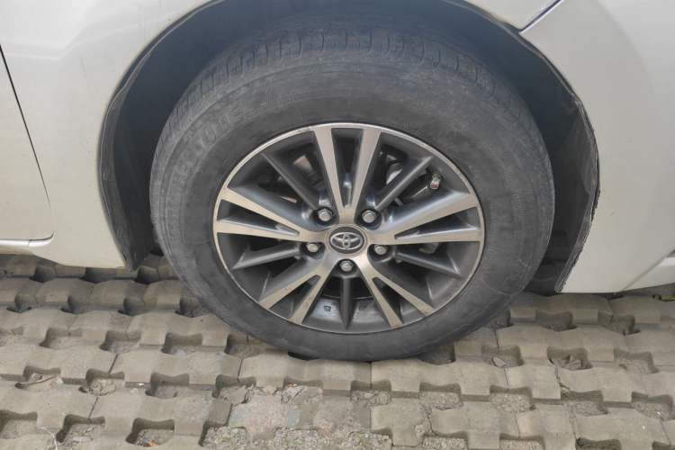 Used Toyota Levin 2016 Dual-Engine 1.8H GS E-CVT Elite Model with Sunroof Right Front Wheel Hub