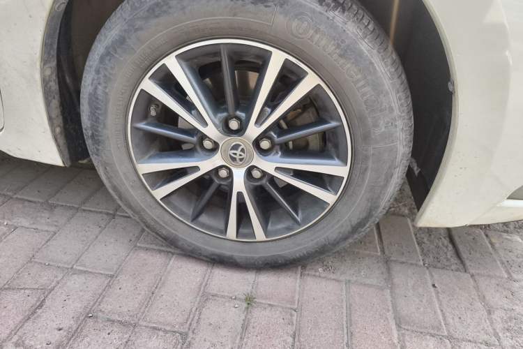 Used Toyota Levin 2016 Dual-Engine 1.8H GS E-CVT Elite Model with Sunroof Right Front Wheel Hub