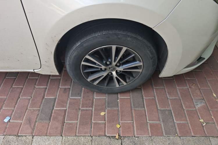 Used Toyota Levin 2016 Dual-Engine 1.8H GS E-CVT Elite Model with Sunroof Right Front Wheel Hub