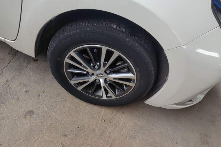 Used Toyota Levin 2016 Dual-Engine 1.8H GS E-CVT Elite Model with Sunroof Right Front Wheel Hub