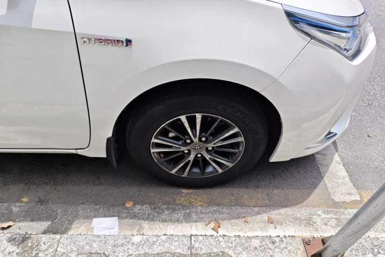 Used Toyota Levin 2016 Dual-Engine 1.8H GS E-CVT Elite Model with Sunroof Right Front Wheel Hub