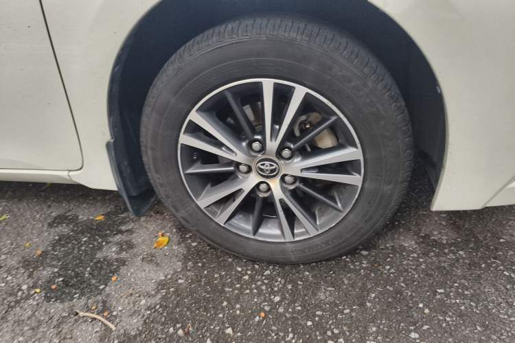 Used Toyota Levin 2016 Dual-Engine 1.8H GS E-CVT Elite Model with Sunroof Right Front Wheel Hub