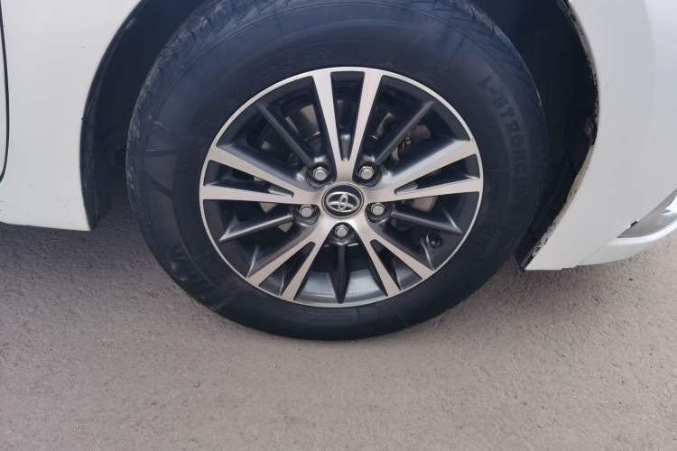 Used Toyota Levin 2016 Dual-Engine 1.8H GS E-CVT Elite Model with Sunroof Right Front Wheel Hub