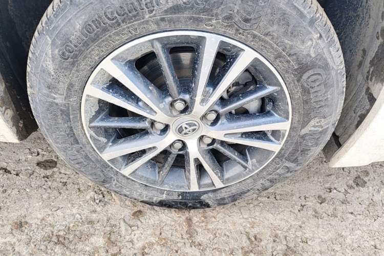 Used Toyota Levin 2016 Dual-Engine 1.8H GS E-CVT Elite Model with Sunroof Right Front Wheel Hub