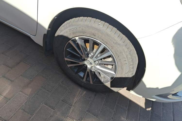 Used Toyota Levin 2016 Dual-Engine 1.8H GS E-CVT Elite Model with Sunroof Right Front Wheel Hub