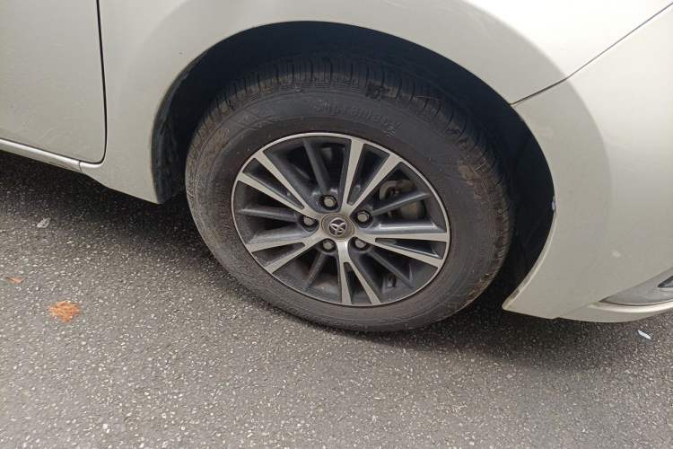 Used Toyota Levin 2016 Dual-Engine 1.8H GS E-CVT Elite Model with Sunroof Right Front Wheel Hub