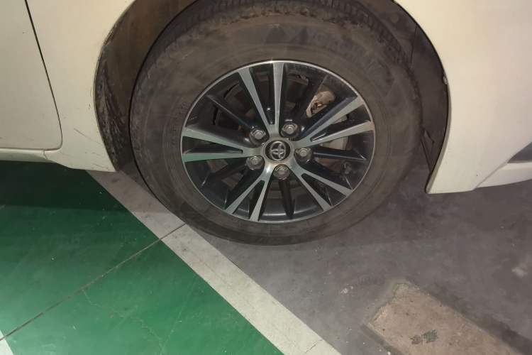Used Toyota Levin 2016 Dual-Engine 1.8H GS E-CVT Elite Model with Sunroof Right Front Wheel Hub