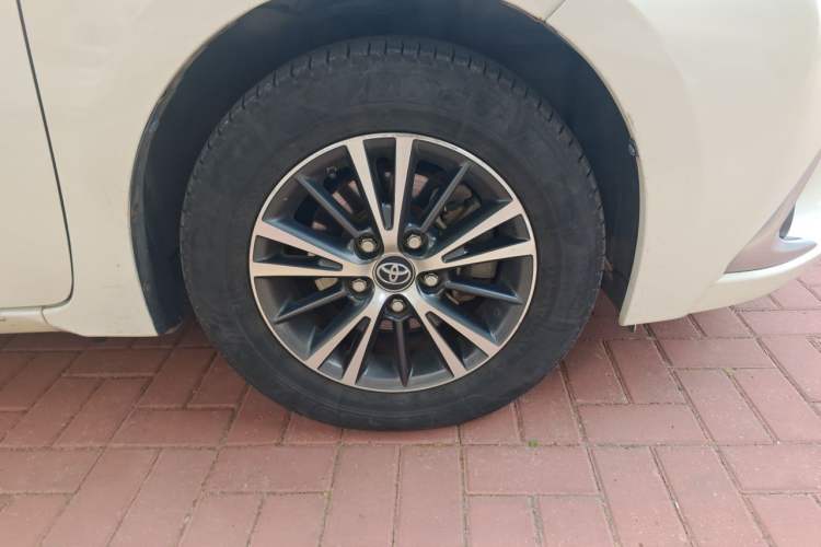 Used Toyota Levin 2016 Dual-Engine 1.8H GS E-CVT Elite Model with Sunroof Right Front Wheel Hub