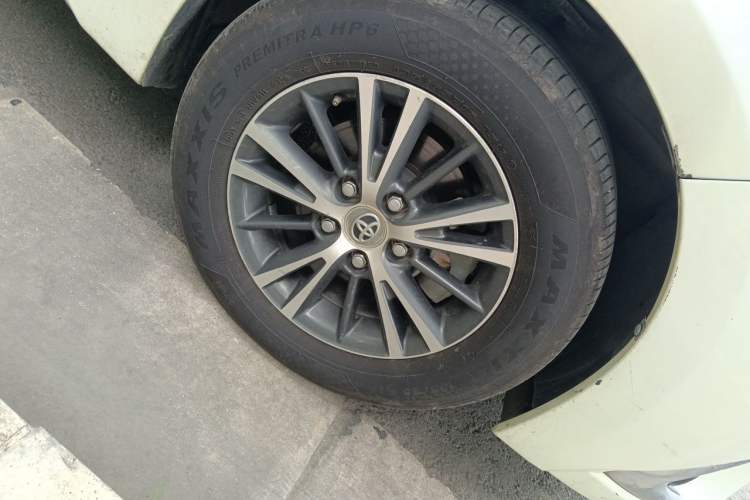 Used Toyota Levin 2016 Dual-Engine 1.8H GS E-CVT Elite Model with Sunroof Right Front Wheel Hub
