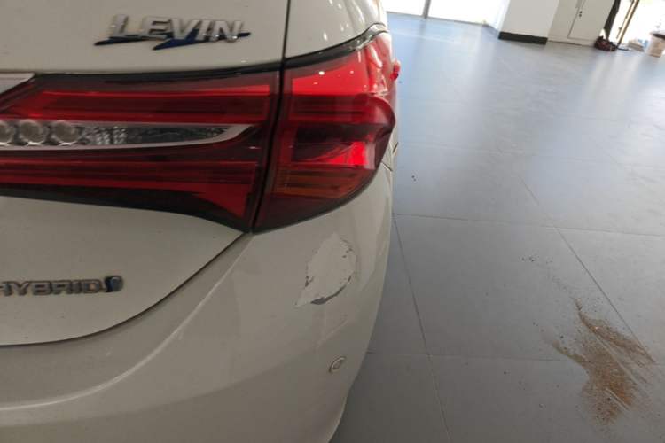Used Toyota Levin 2016 Dual-Engine 1.8H GS E-CVT Elite Model with Sunroof Right Rear Taillight