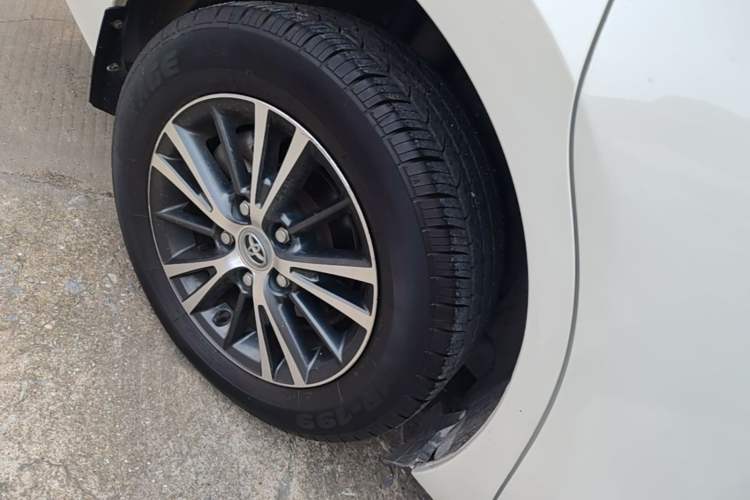 Used Toyota Levin 2016 Dual-Engine 1.8H GS E-CVT Elite Model with Sunroof Right Rear Wheel Hub