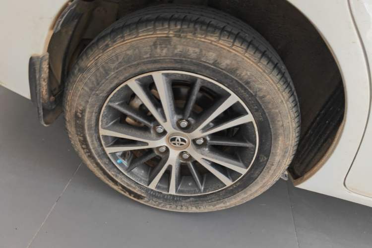 Used Toyota Levin 2016 Dual-Engine 1.8H GS E-CVT Elite Model with Sunroof Right Rear Wheel Hub
