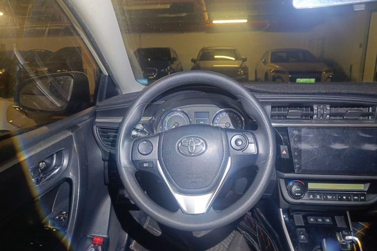 Used Toyota Levin 2016 Dual-Engine 1.8H GS E-CVT Elite Model with Sunroof Steering Wheel