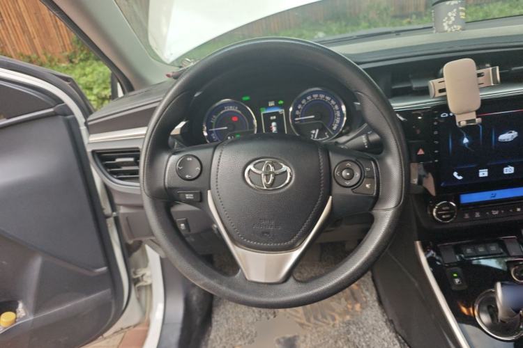 Used Toyota Levin 2016 Dual-Engine 1.8H GS E-CVT Elite Model with Sunroof Steering Wheel
