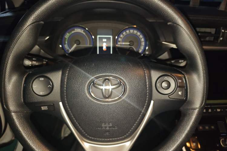 Used Toyota Levin 2016 Dual-Engine 1.8H GS E-CVT Elite Model with Sunroof Steering Wheel