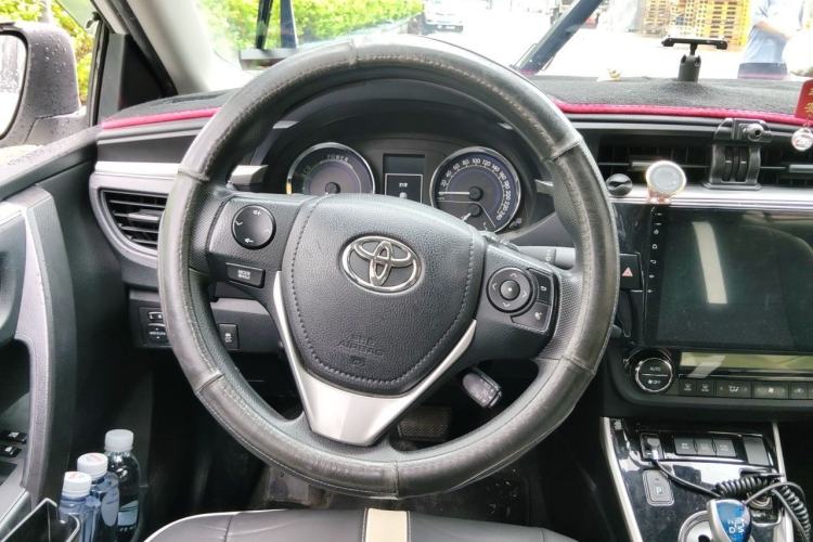 Used Toyota Levin 2016 Dual-Engine 1.8H GS E-CVT Elite Model with Sunroof Steering Wheel