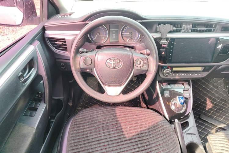Used Toyota Levin 2016 Dual-Engine 1.8H GS E-CVT Elite Model with Sunroof Steering Wheel